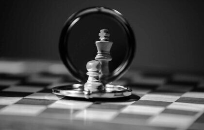 Die Asymmetrie unserer Spielregeln