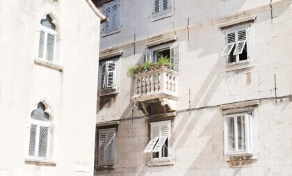 Lasst die Reling los, gebt den Balkon verloren!